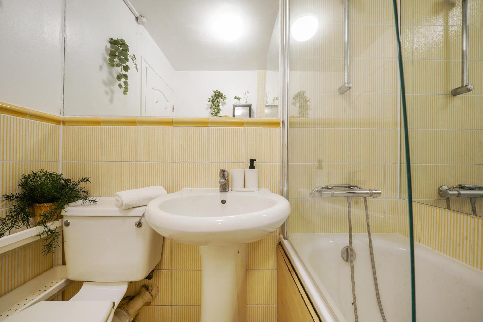 Modern In Fitzrovia By Keyhol Short Let Apartment *